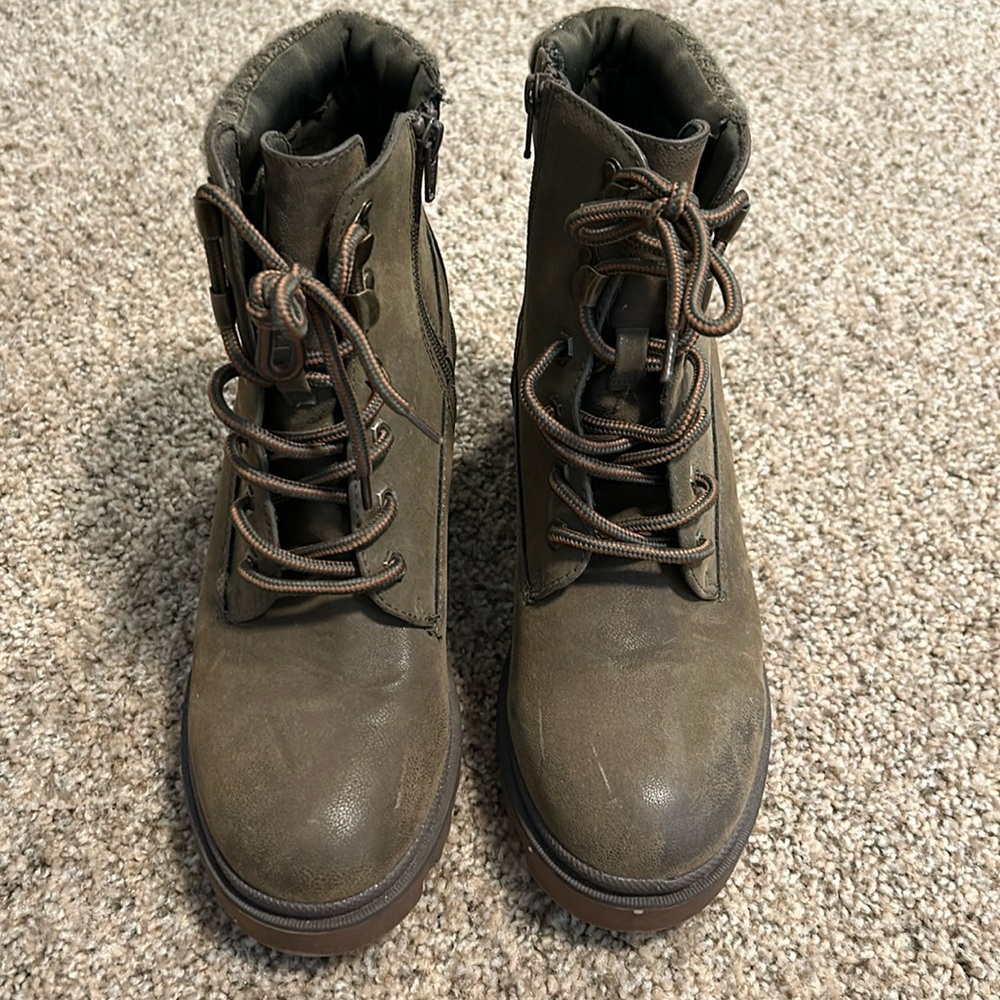 Taupe boots